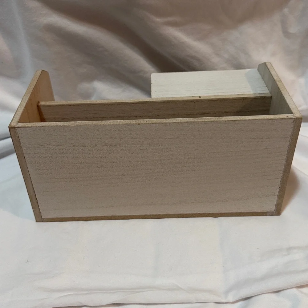 NWOT Rustic Cream Colored Wooden Calendar Mail Organizer - Picture 6 of 9